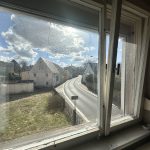 Fenster mit Blick auf die Umgebung